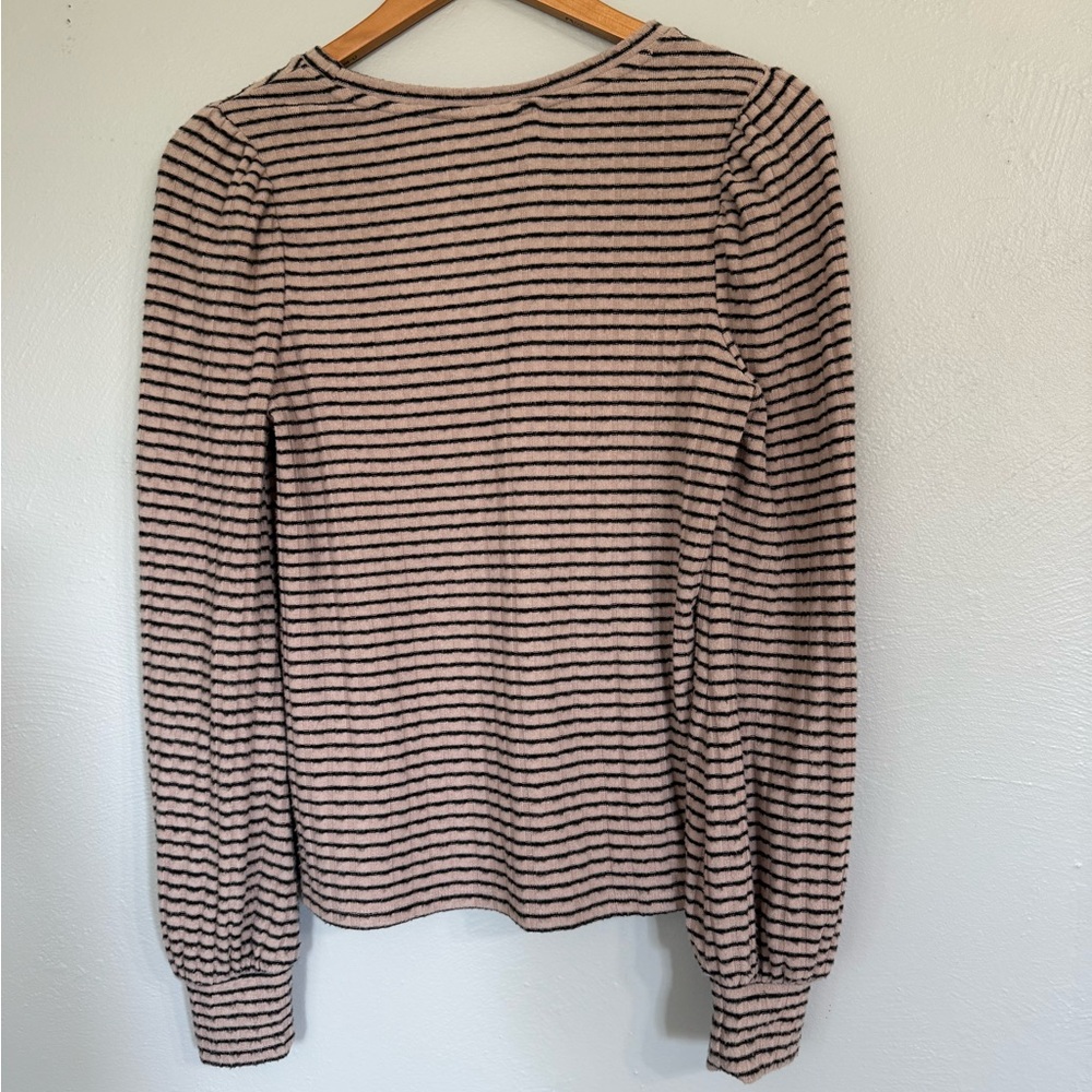 Cozy Striped blouse with puff sleeves